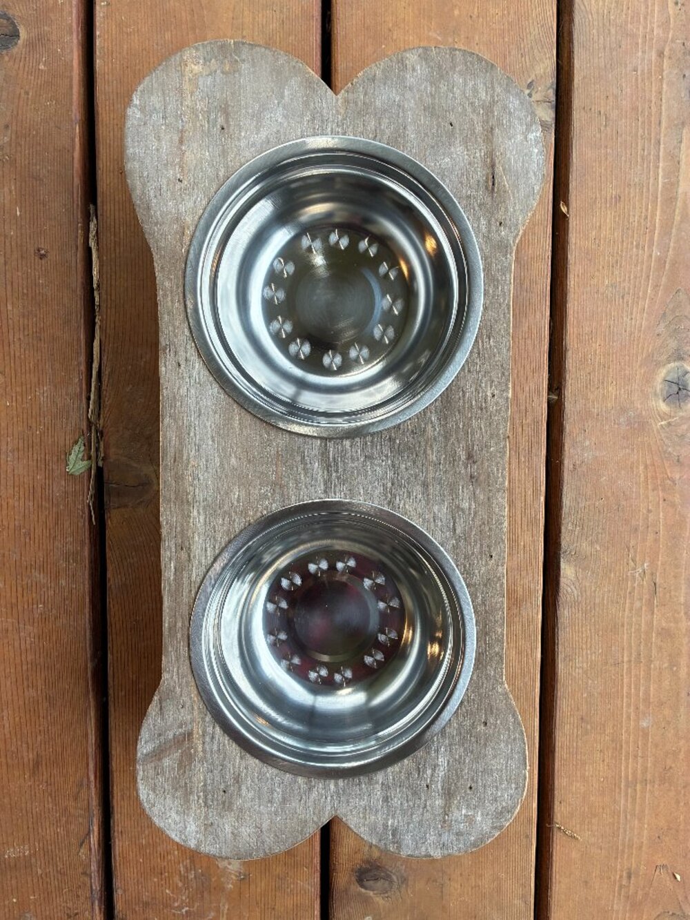 Food bowls in wooden bone-shaped stand. NWT